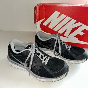 Nike women's black white and gray sneaker